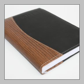 Caderno coom verniz localizado e laminalçao BOPP