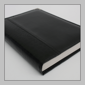 Caderno coom verniz localizado e laminalçao BOPP