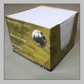 Caderno coom verniz localizado e laminalçao BOPP