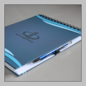 Caderno com suporte para canetas