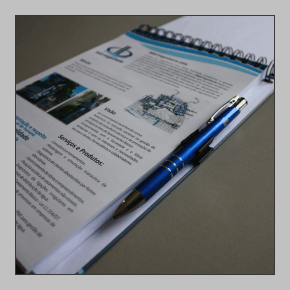 Caderno com suporte para canetas